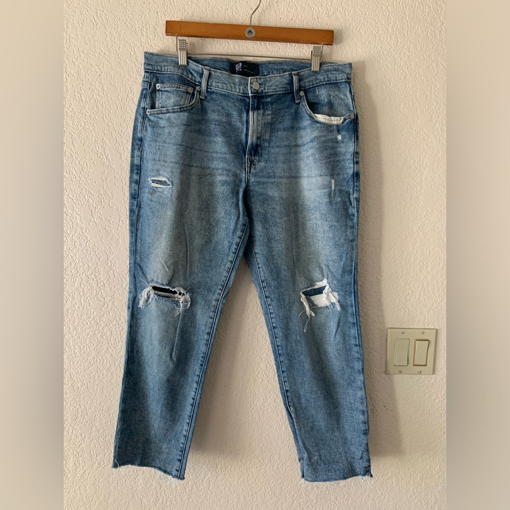 GAP Men's Light Blue Distressed Jeans